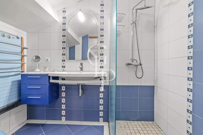 Image No.15-6 Bed House for sale