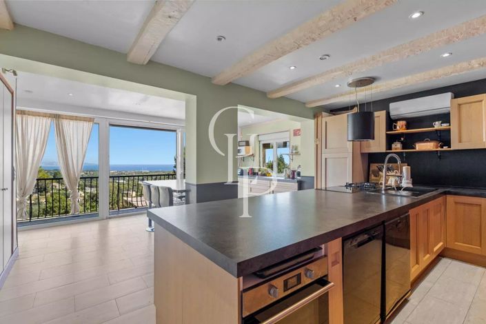 Image No.5-6 Bed House for sale