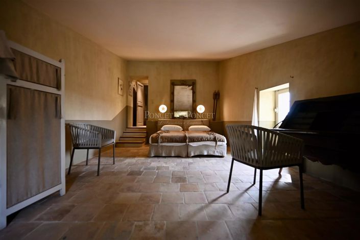 Image No.19-5 Bed House for sale