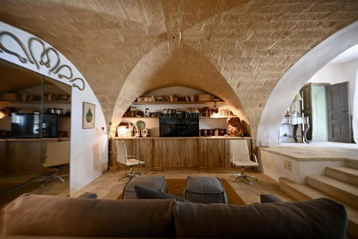 Image No.9-5 Bed House for sale