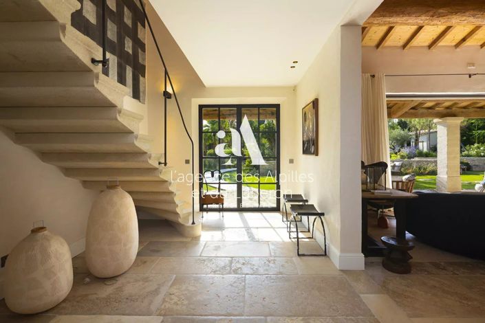 Image No.12-6 Bed House for sale