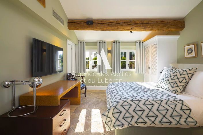 Image No.17-6 Bed House for sale