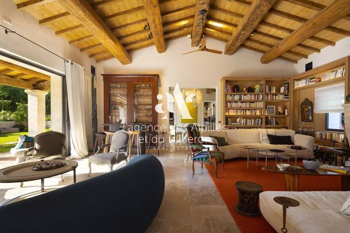 Image No.8-6 Bed House for sale