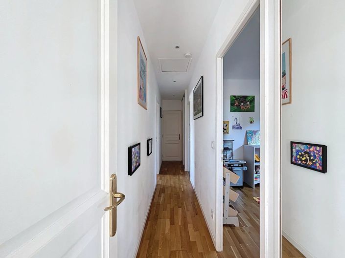 Image No.10-3 Bed House for sale