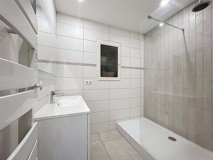 Image No.15-3 Bed House for sale