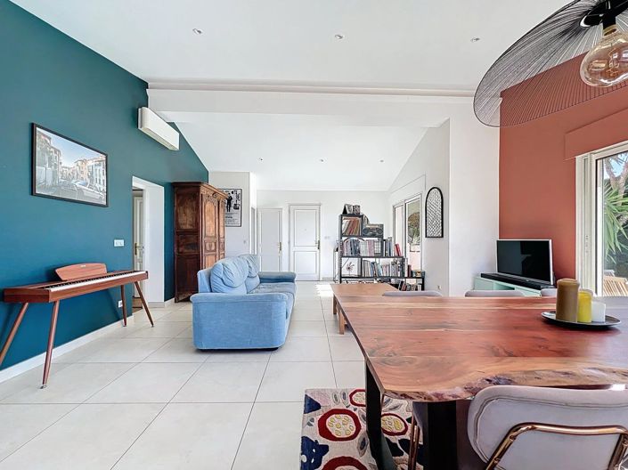 Image No.8-3 Bed House for sale