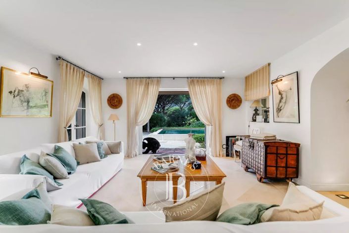 Image No.5-10 Bed House for sale