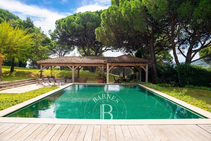 Image No.7-10 Bed House for sale