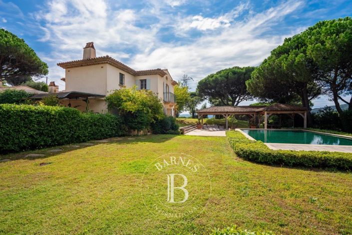 Image No.8-10 Bed House for sale