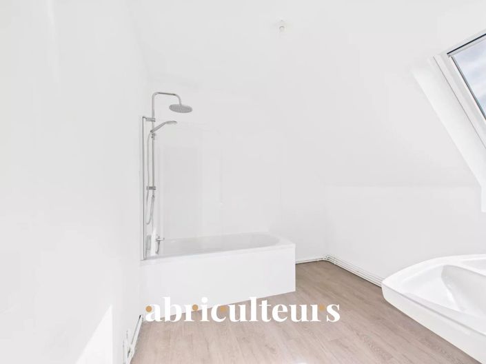 Image No.12-4 Bed House for sale