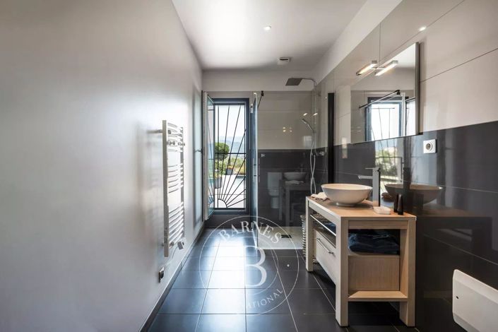 Image No.15-5 Bed House for sale