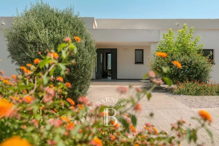 Image No.19-5 Bed House for sale