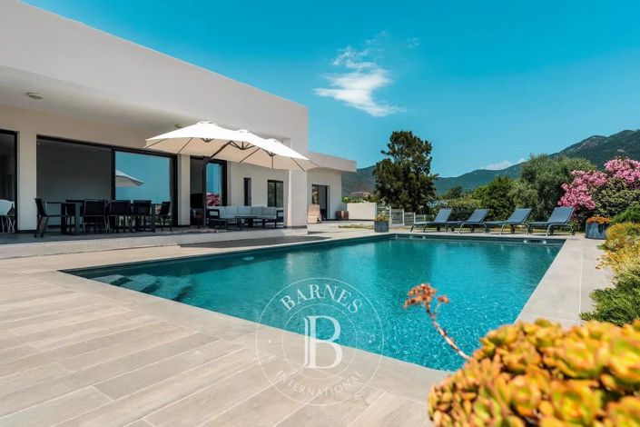 Image No.2-5 Bed House for sale