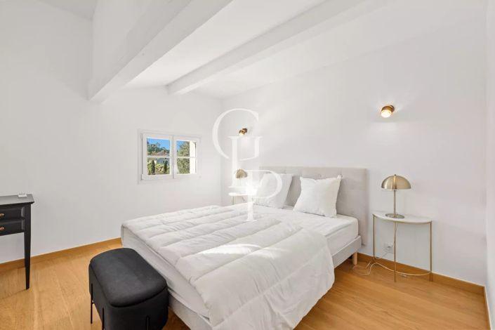 Image No.12-8 Bed House for sale