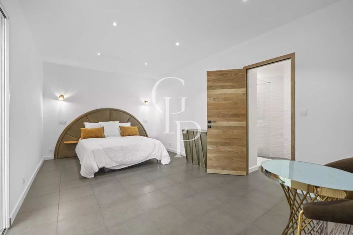 Image No.14-8 Bed House for sale