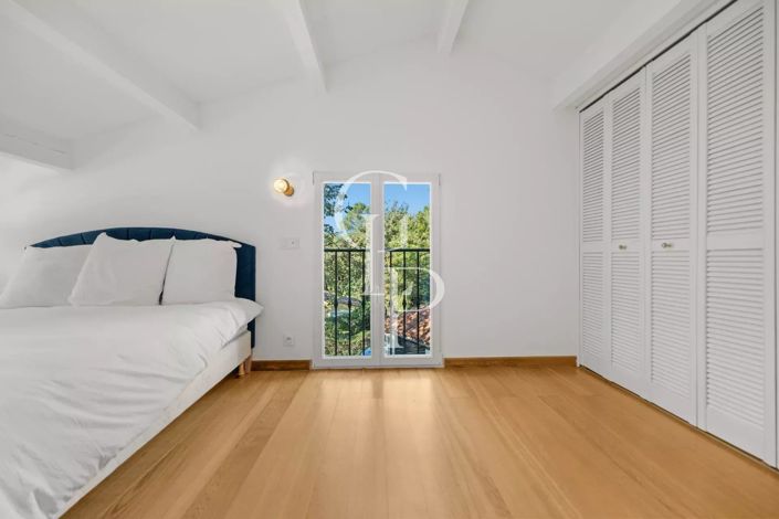 Image No.16-8 Bed House for sale