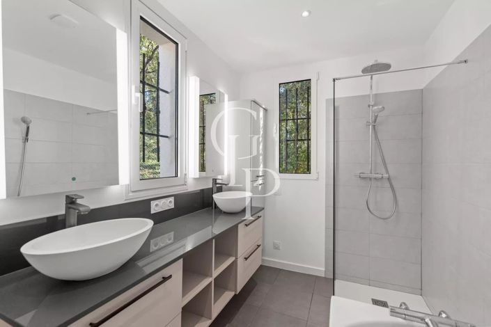 Image No.17-8 Bed House for sale