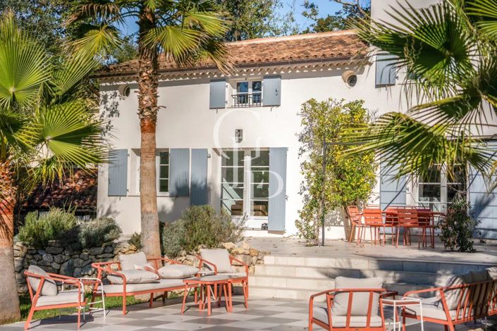 Image No.2-8 Bed House for sale