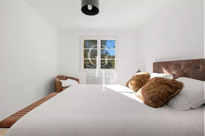 Image No.20-8 Bed House for sale