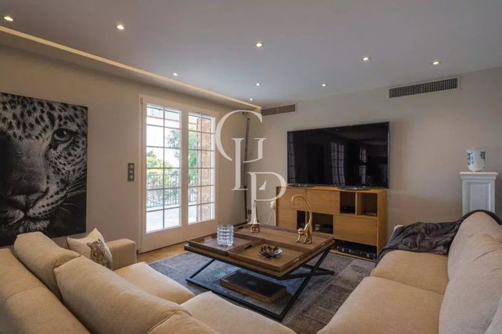 Image No.4-6 Bed House for sale