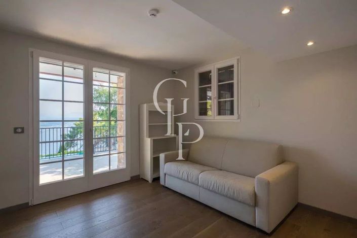 Image No.6-6 Bed House for sale