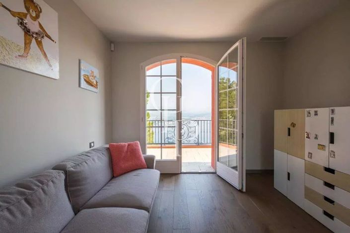 Image No.8-6 Bed House for sale