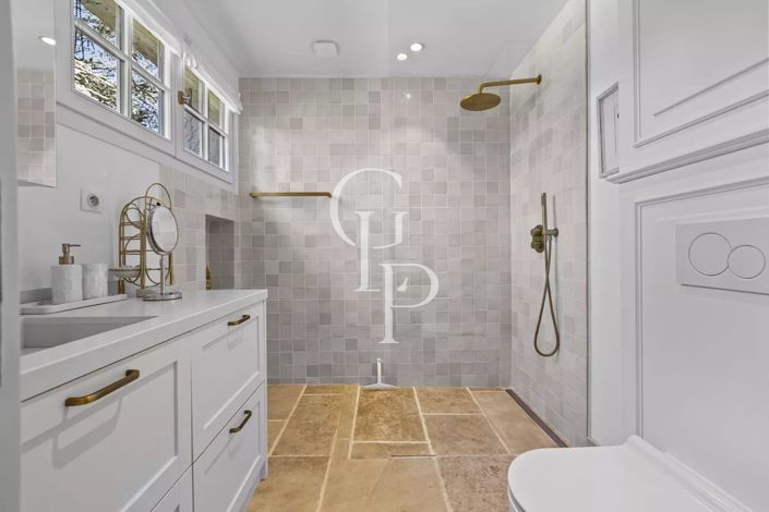 Image No.10-5 Bed House for sale