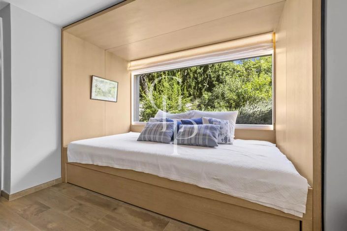 Image No.9-5 Bed House for sale