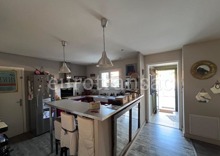 Image No.10-3 Bed House for sale