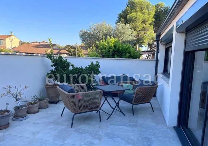 Image No.14-3 Bed House for sale