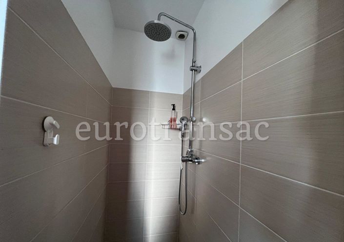 Image No.8-3 Bed House for sale