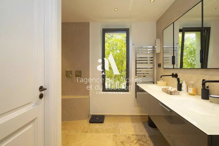 Image No.17-6 Bed House for sale