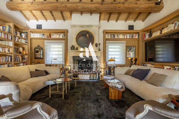 Image No.8-6 Bed House for sale