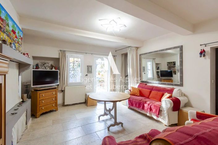 Image No.2-4 Bed House for sale