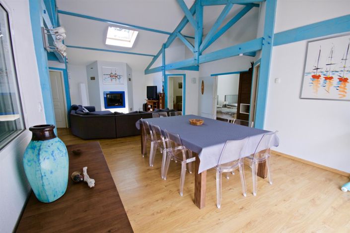 Image No.2-6 Bed House for sale