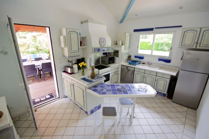 Image No.7-6 Bed House for sale