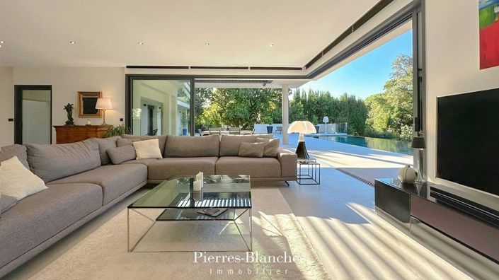 Image No.2-6 Bed House for sale