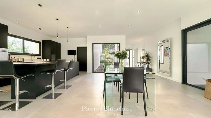 Image No.3-6 Bed House for sale