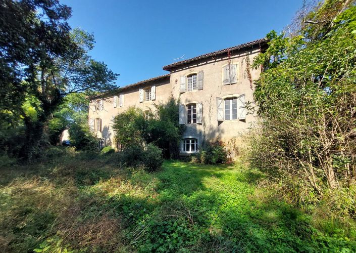 Image No.1-8 Bed House for sale