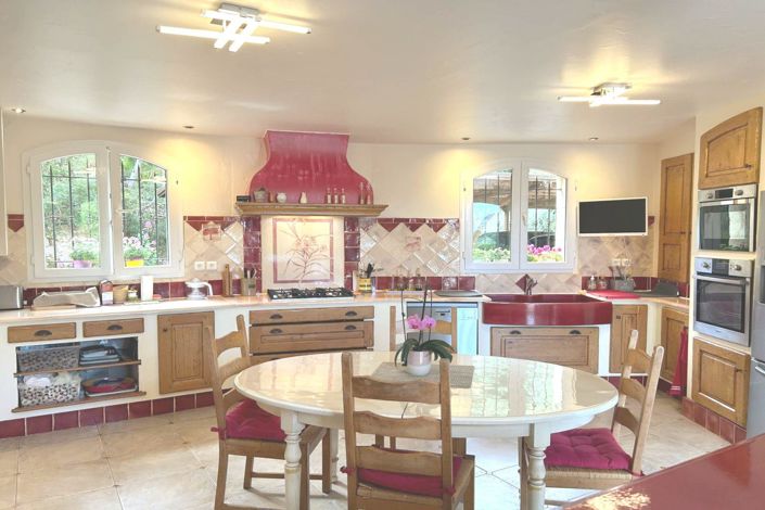 Image No.8-4 Bed House for sale