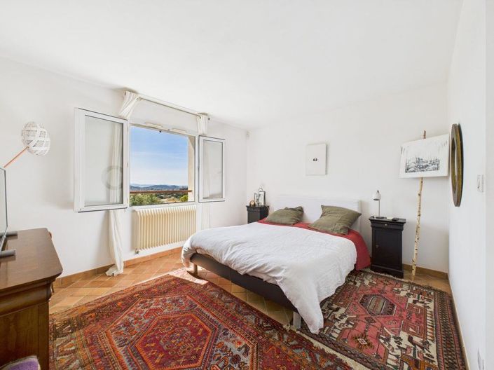 Image No.14-4 Bed House for sale