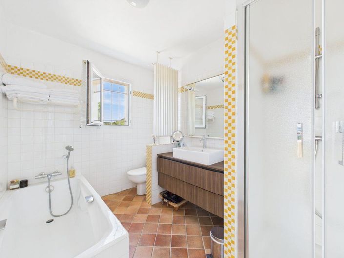 Image No.15-4 Bed House for sale