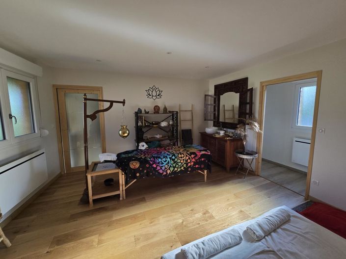 Image No.18-4 Bed House for sale