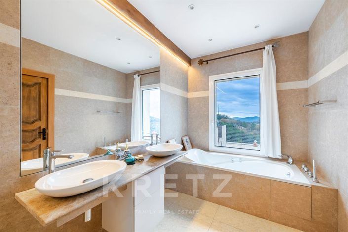 Image No.11-5 Bed House for sale