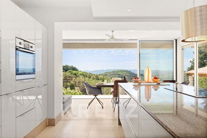 Image No.8-5 Bed House for sale