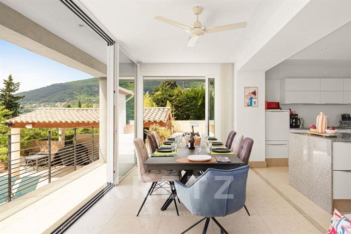 Image No.9-5 Bed House for sale