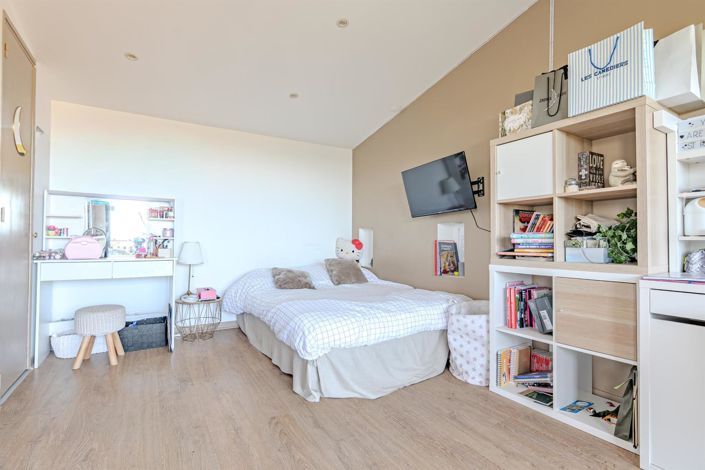 Image No.17-8 Bed House for sale