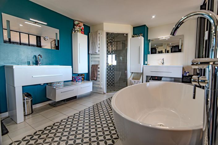 Image No.20-8 Bed House for sale