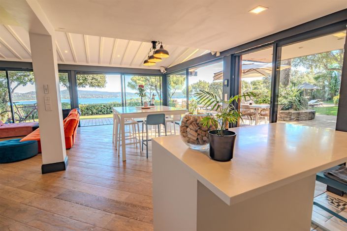 Image No.6-8 Bed House for sale