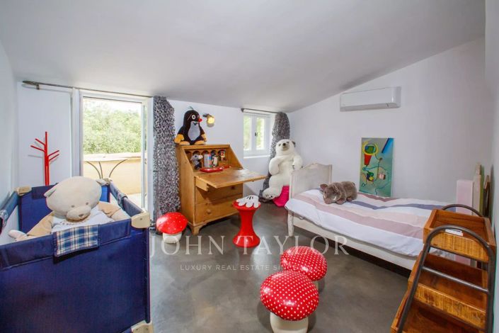 Image No.17-6 Bed House for sale